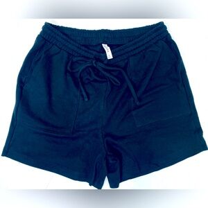 Zenana drawstring, two pocket shorts. Size Large. NWOT